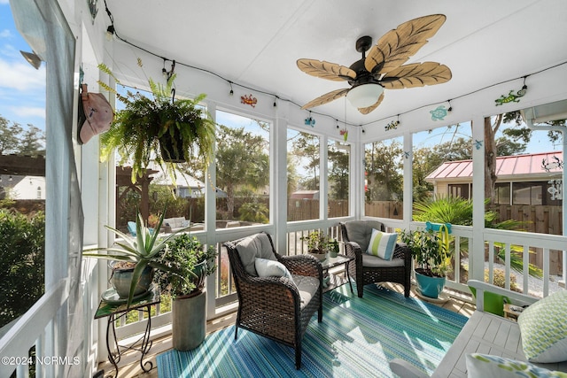 sunroom / solarium with ceiling fan