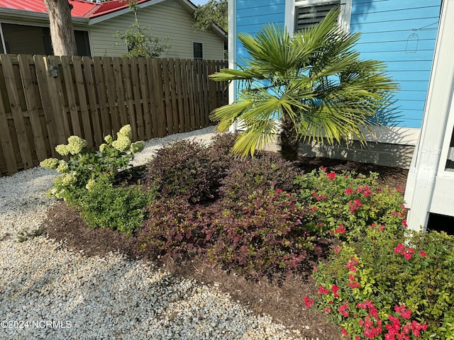 112 NE 28th St, Oak Island, NC 28465 - view of yard