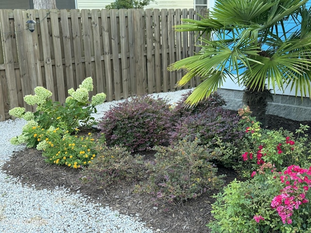 112 NE 28th St, Oak Island, NC 28465 - view of yard