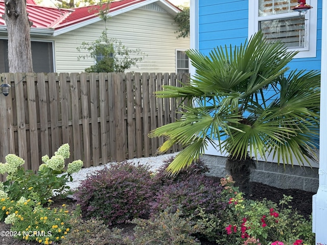 112 NE 28th St, Oak Island, NC 28465 - view of yard