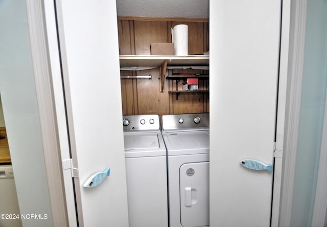 laundry area with a textured ceiling and independent washer and dryer