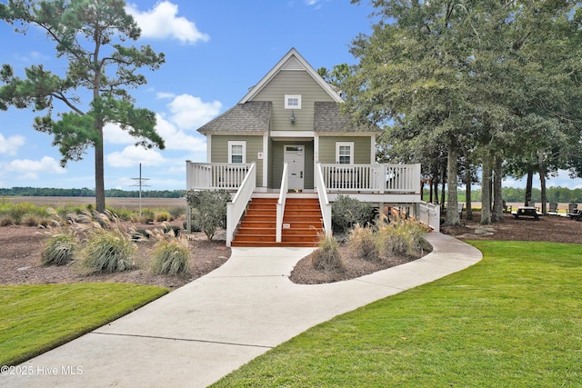 view of front of property with a front yard