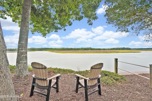 view of yard featuring a water view