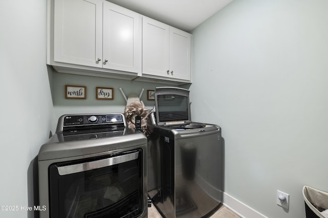 laundry room with cabinets and independent washer and dryer