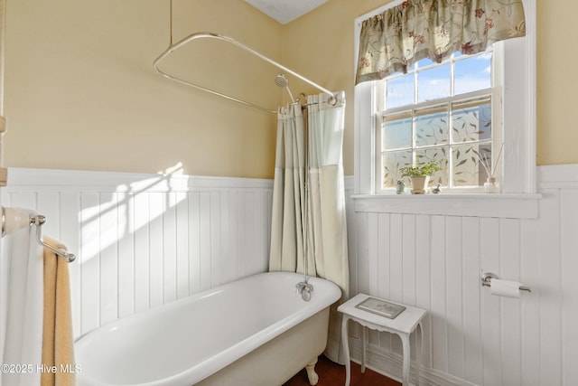 bathroom featuring shower / tub combo with curtain