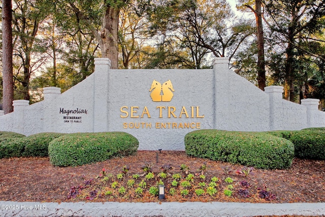 view of community / neighborhood sign