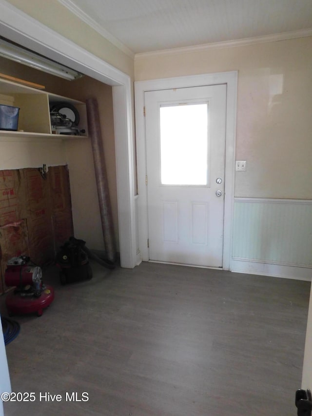 entryway featuring dark hardwood / wood-style floors and crown molding