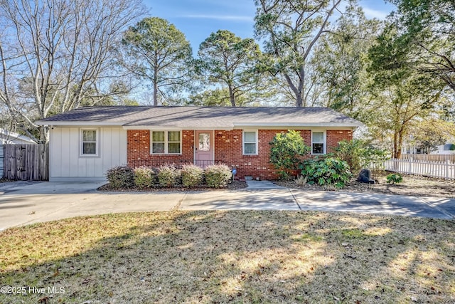 ranch-style house with a front yard