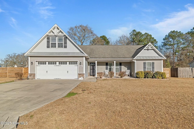 view of front facade with a front yard