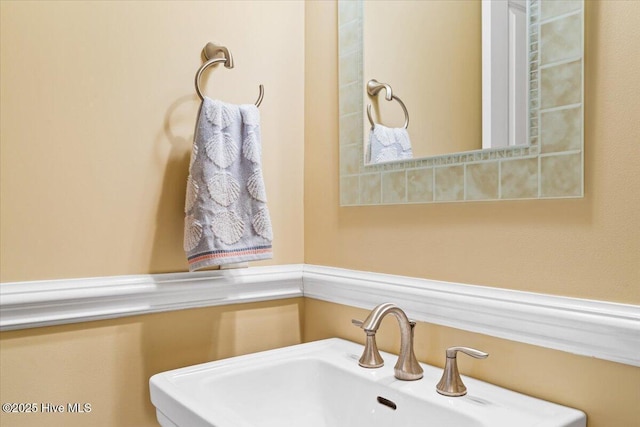 bathroom featuring sink