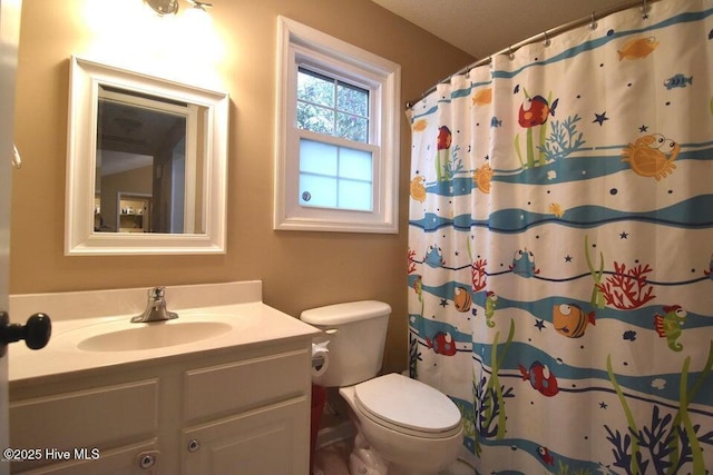 bathroom with a shower with curtain, vanity, and toilet