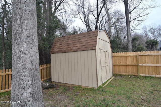 view of outdoor structure featuring a yard