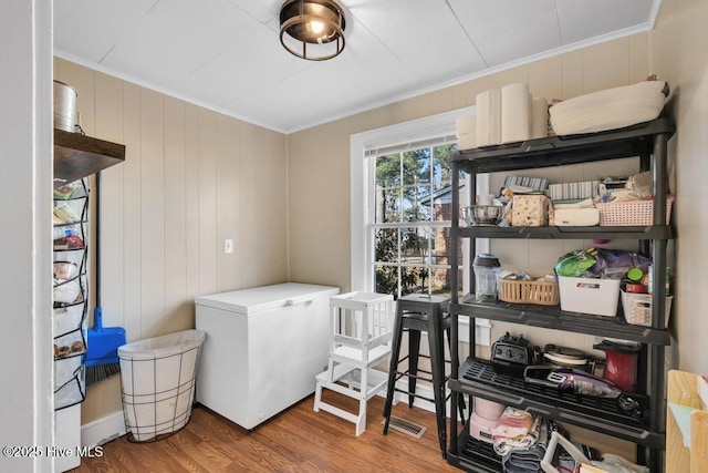 washroom with crown molding and hardwood / wood-style floors