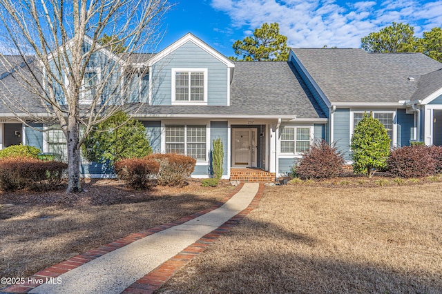 view of front of house featuring a front lawn