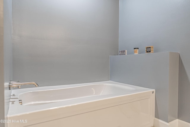 bathroom featuring a washtub