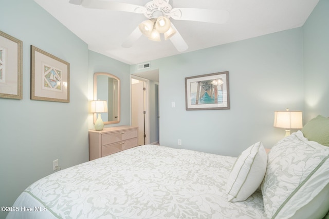 bedroom with ceiling fan