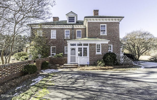 view of front of property