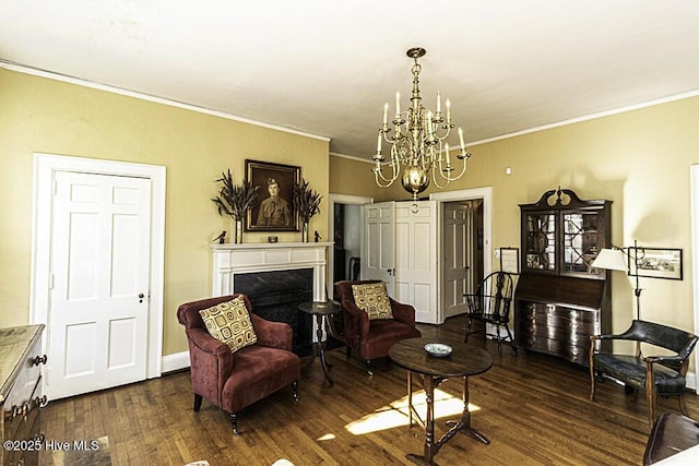 living room featuring dark hardwood / wood-style flooring, ornamental molding, and a notable chandelier