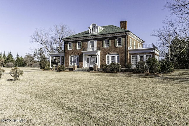 colonial home with a front yard