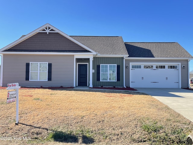 view of front facade featuring a front yard and a garage