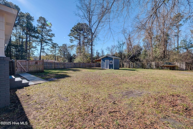 view of yard with a storage shed