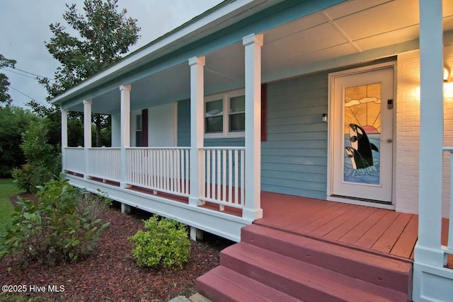 doorway to property with covered porch