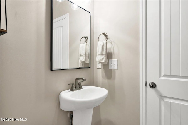 bathroom featuring sink