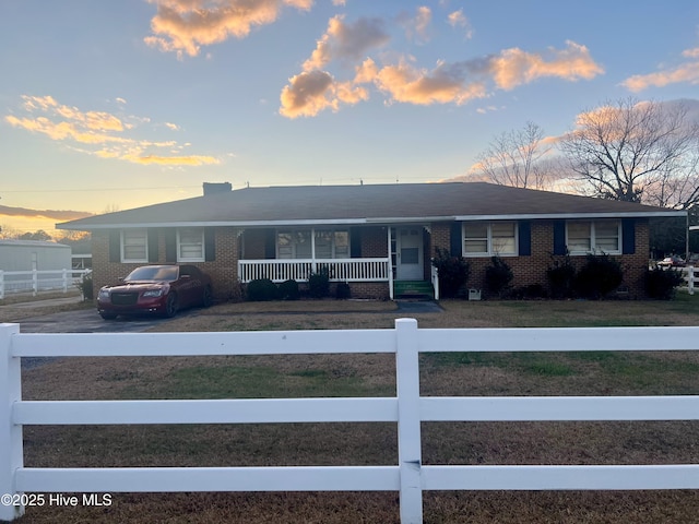 single story home with a porch