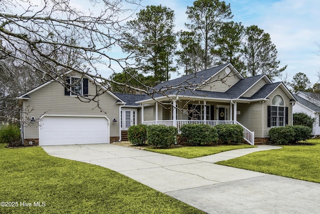 view of front of property featuring a porch and a front lawn