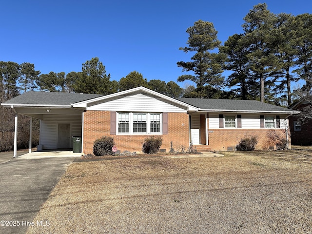 ranch-style house featuring a front lawn and a carport