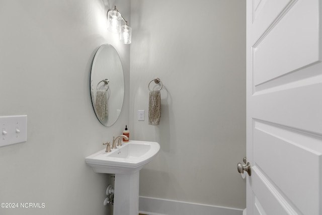 bathroom featuring sink