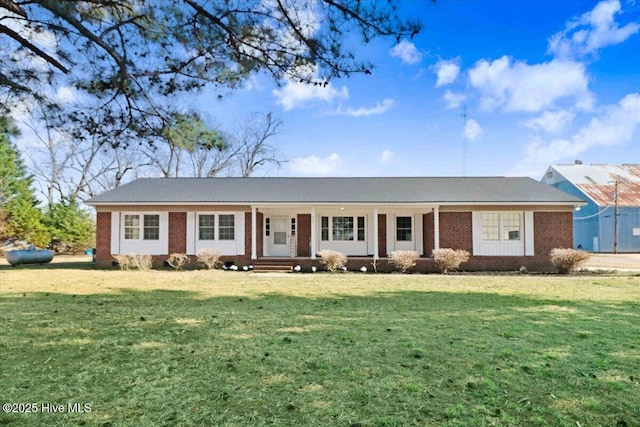 ranch-style home featuring a front yard