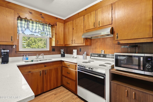 kitchen featuring a textured ceiling, white range oven, crown molding, sink, and light hardwood / wood-style floors