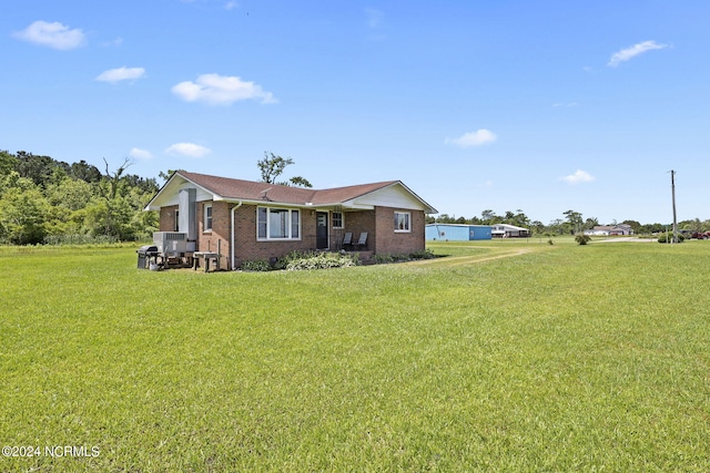 exterior space featuring a front yard