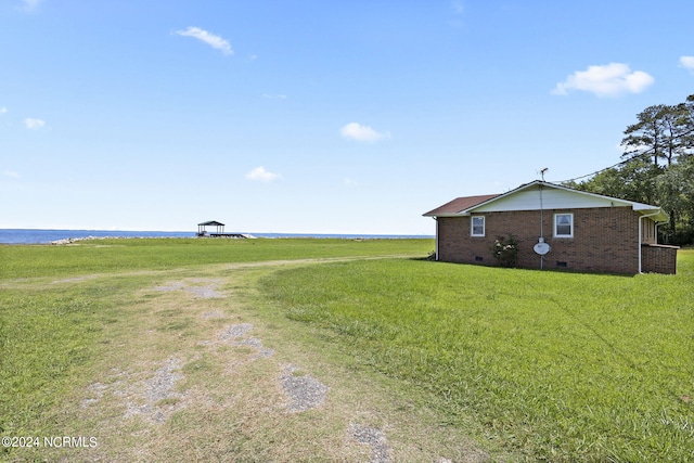 view of yard featuring a rural view