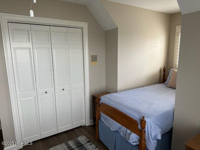 bedroom featuring dark hardwood / wood-style floors, a closet, and a textured ceiling