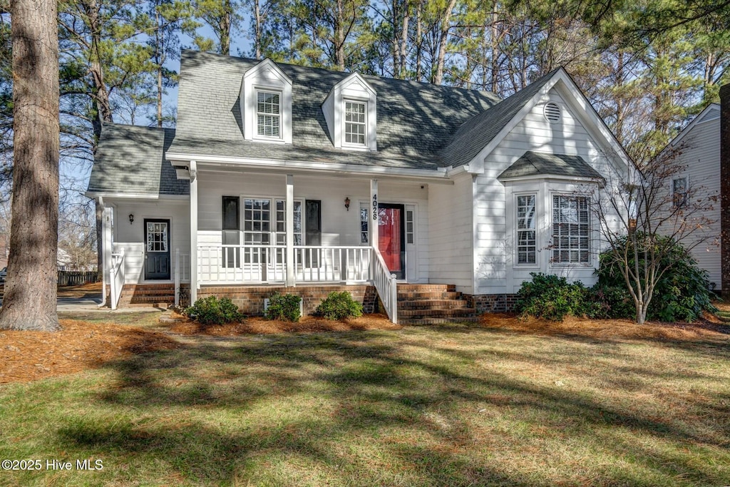 cape cod house featuring a front yard