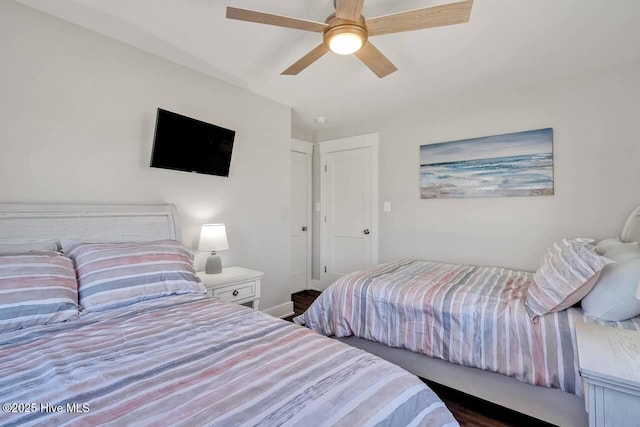 bedroom featuring ceiling fan