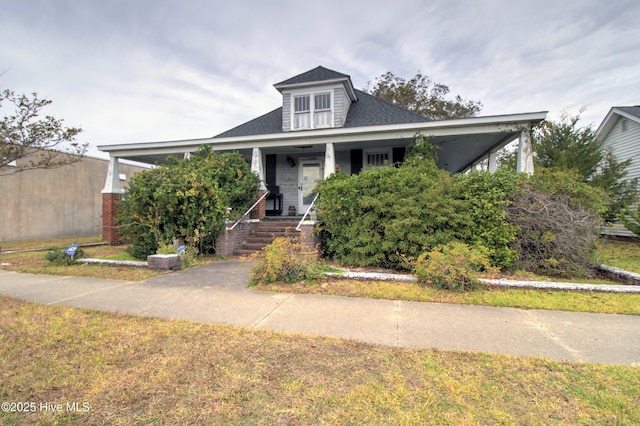 view of front of property with a front yard