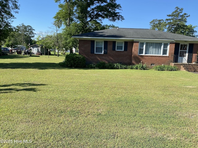 view of front of property with a front lawn