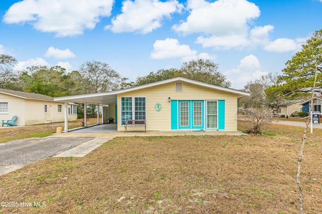 view of front of property with a front yard and a carport