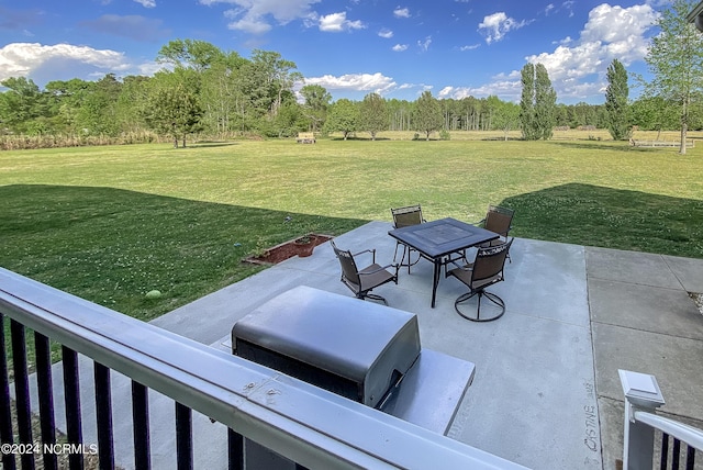 view of yard with a patio