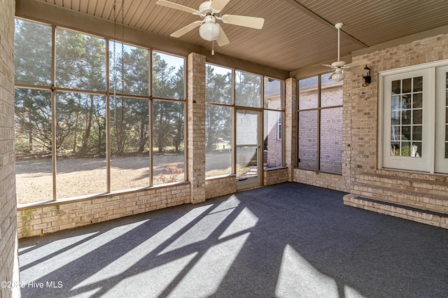 unfurnished sunroom with a wealth of natural light and ceiling fan