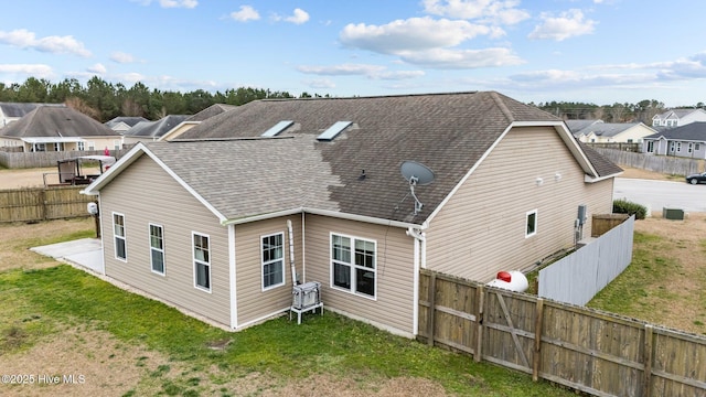 back of house featuring a yard