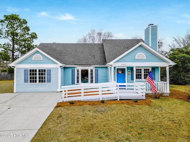 view of front facade with covered porch and a front yard