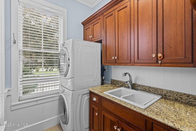 bedroom with ornamental molding, ceiling fan, and light wood-type flooring