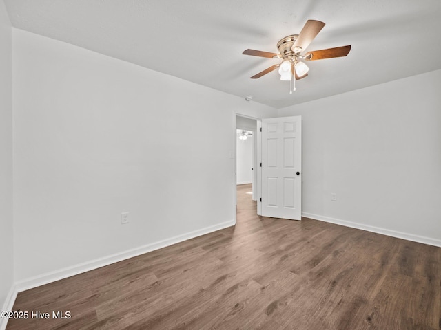 unfurnished room with dark wood-type flooring and ceiling fan