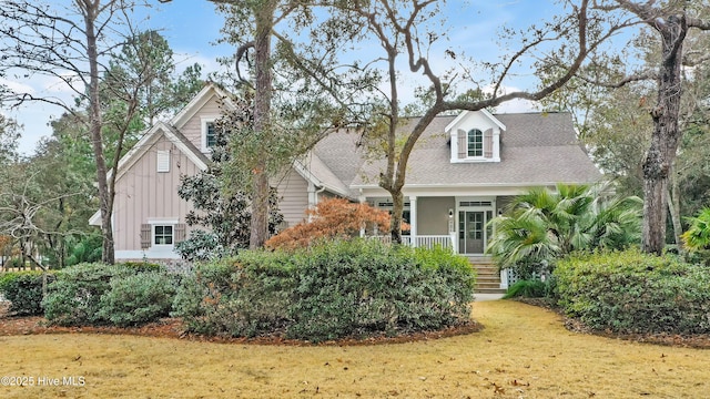 view of front of house featuring a porch and a front yard