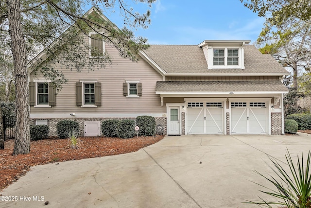 view of front facade featuring a garage