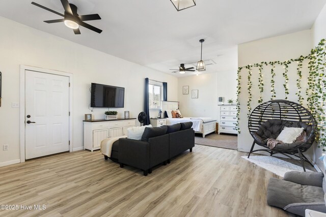 living room featuring light hardwood / wood-style floors and ceiling fan